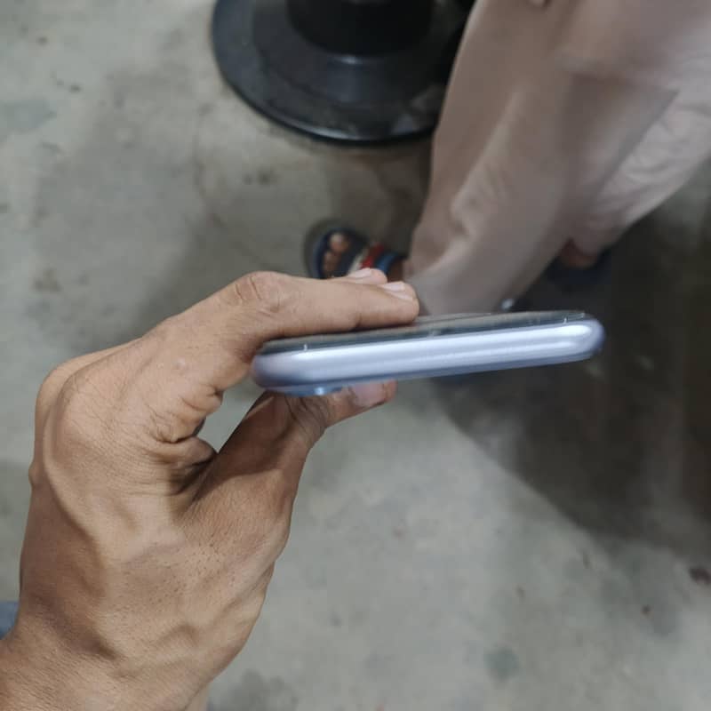 Apple iPhone 11 6