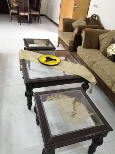 central table with 2 side tables