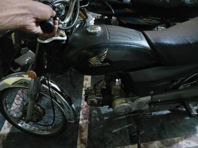 CD 70 BIKE 2005 ALL OKAY LAHORE NUMBER BUY AND DRIVE