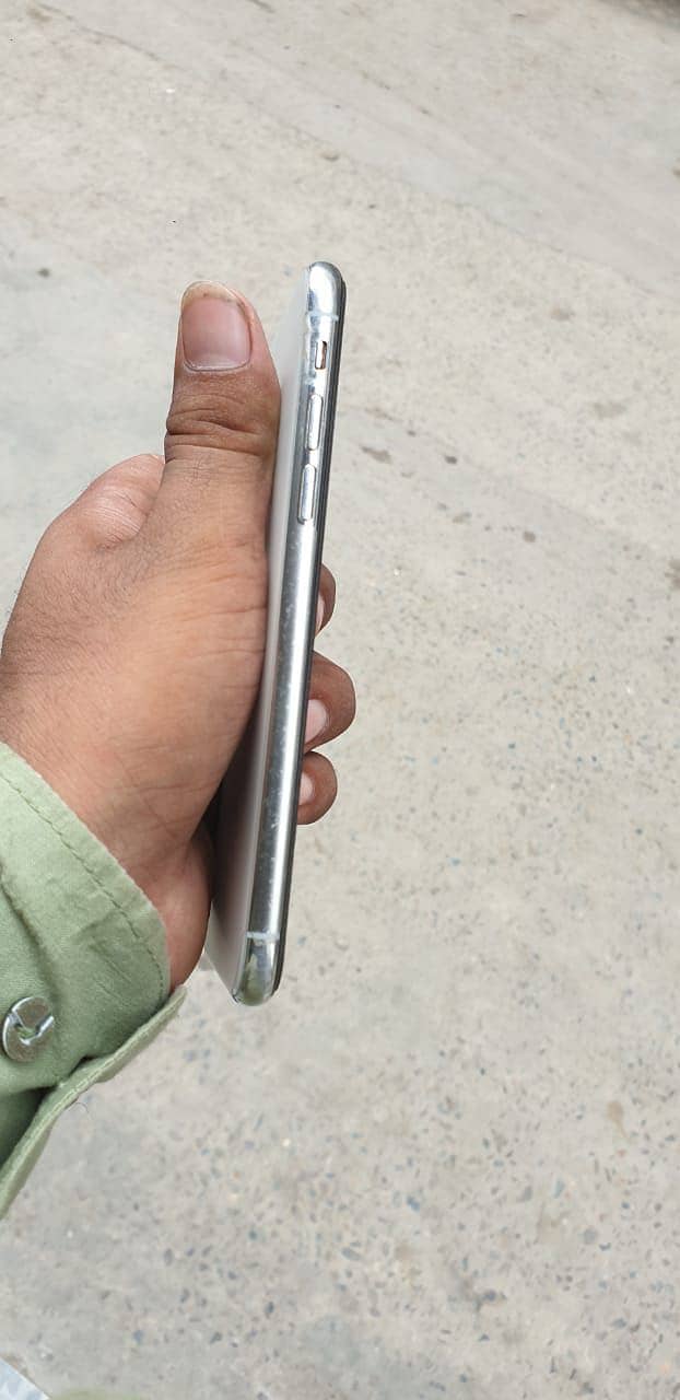 Apple iPhone X 6