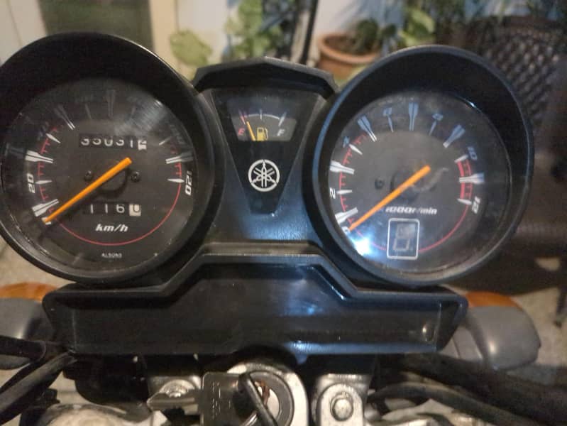Total genuine ybr , pristine engine , immaculate condition 6