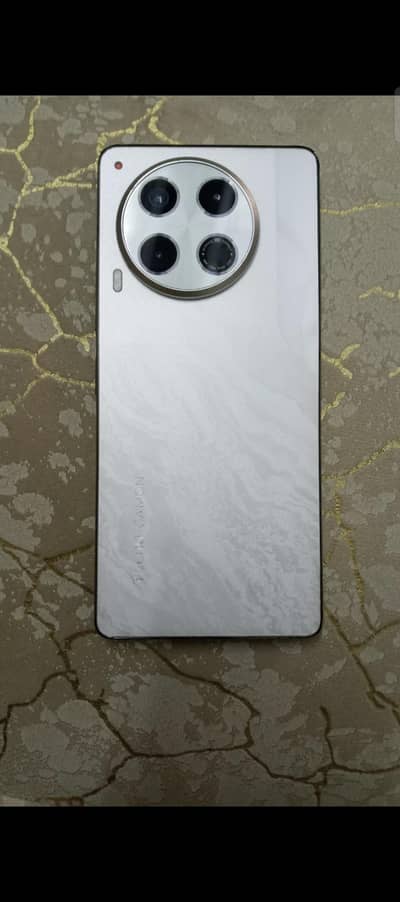 Tecno CAMON 30