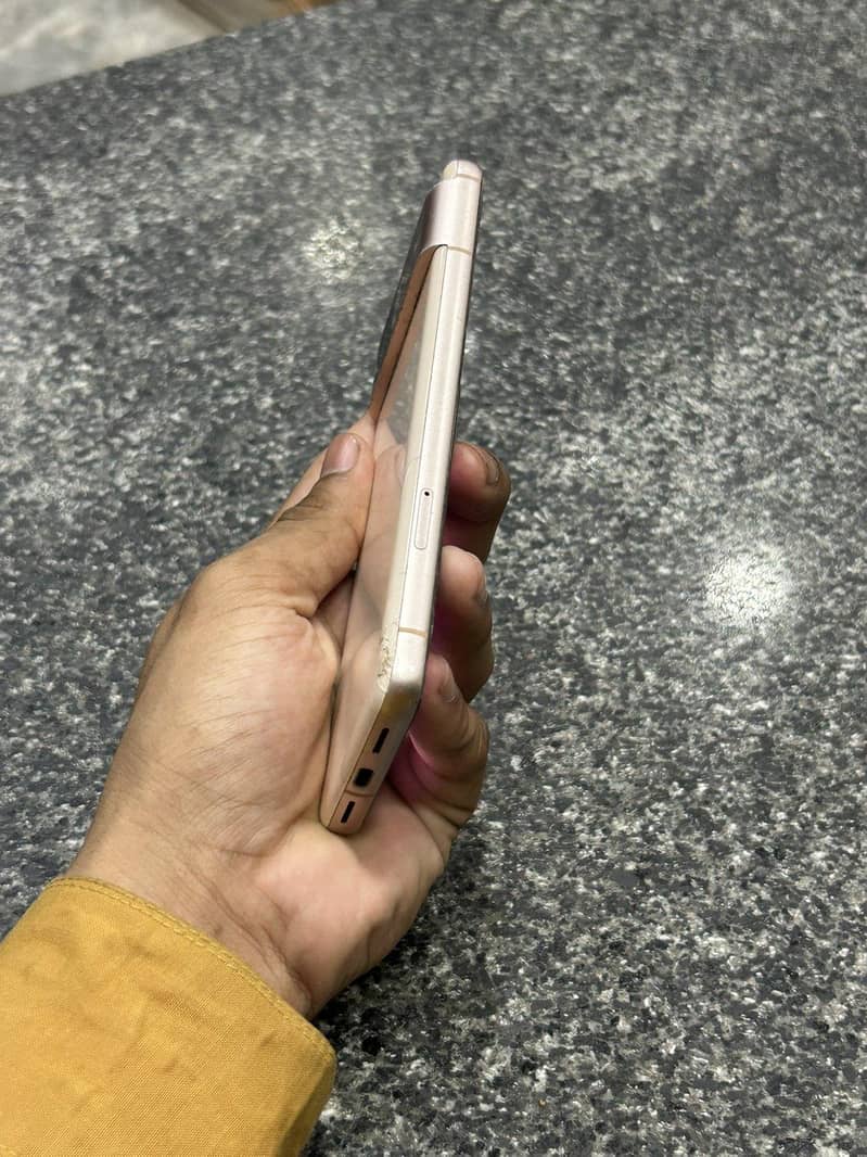 Google Pixel 8 4