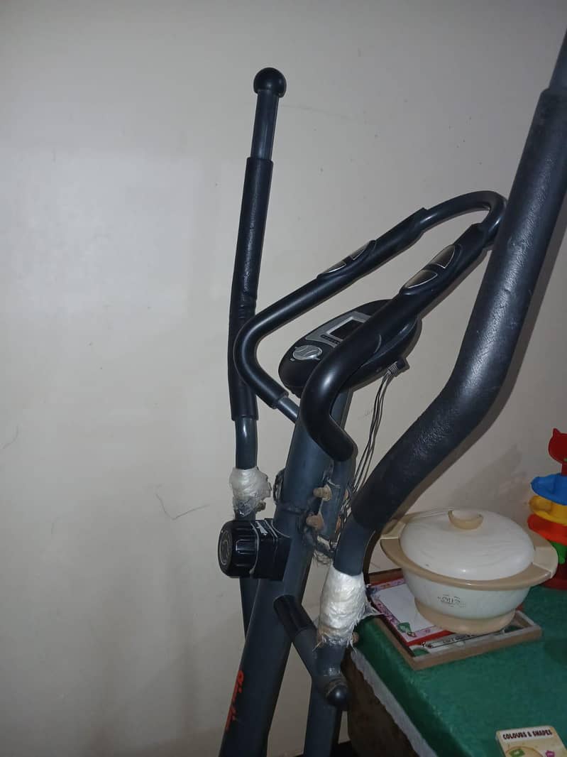 Elliptical Exercise Machine 4