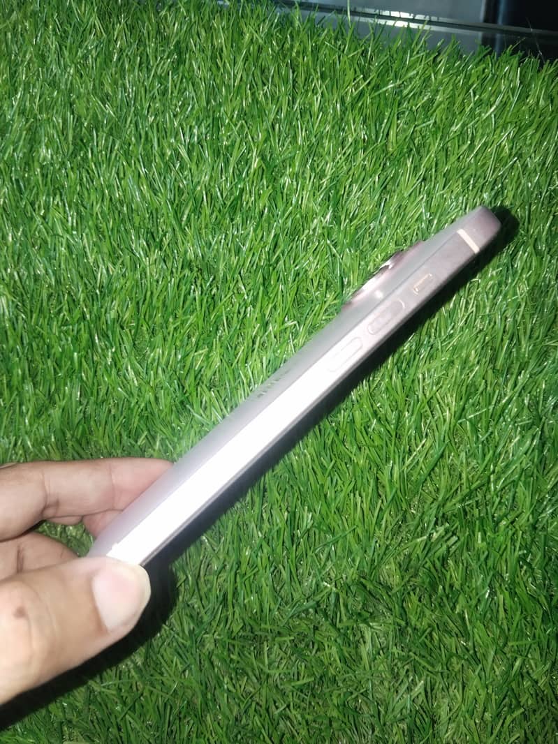 Apple iPhone 15 3