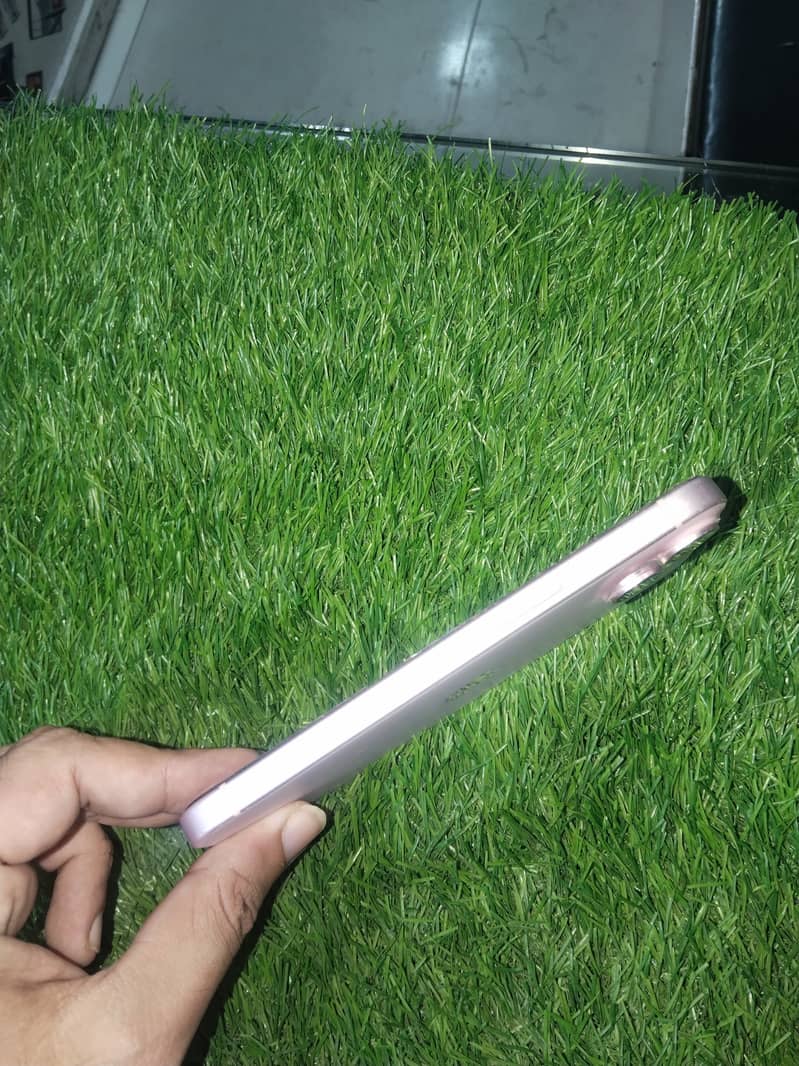 Apple iPhone 15 4