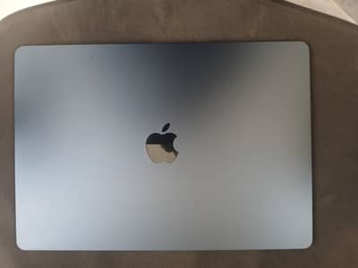 Macbook Air M3 24/512 space grey (battery 95% 132 cycle)