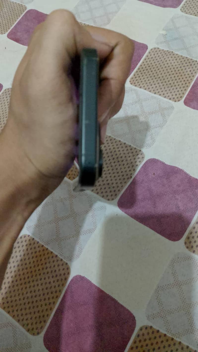 Apple iPhone 15 4