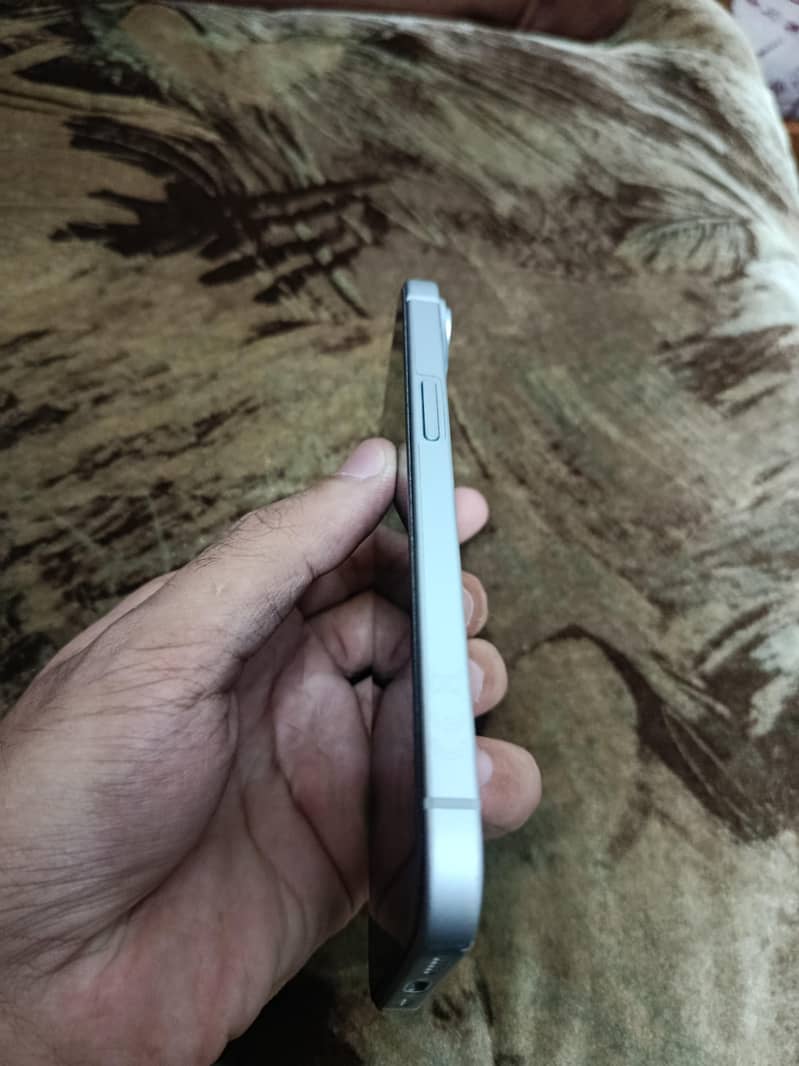 Apple iPhone 15 6