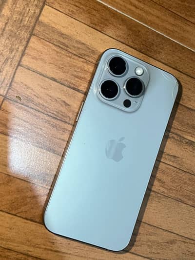 Apple iPhone 15 Pro (Natural Titanium)