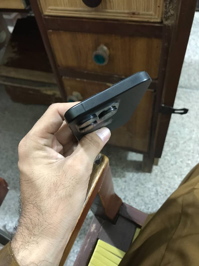 Apple iPhone 15 Pro 1