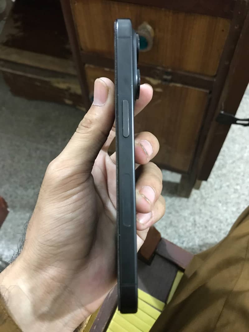 Apple iPhone 15 Pro 2