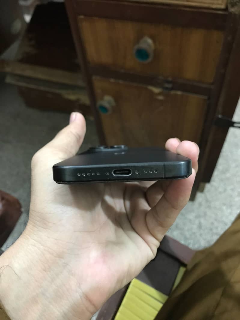 Apple iPhone 15 Pro 3