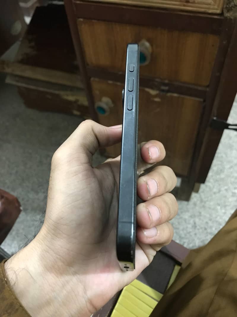 Apple iPhone 15 Pro 4