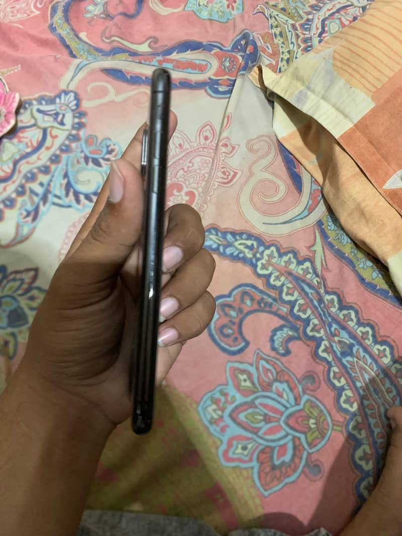 Apple iPhone X 4