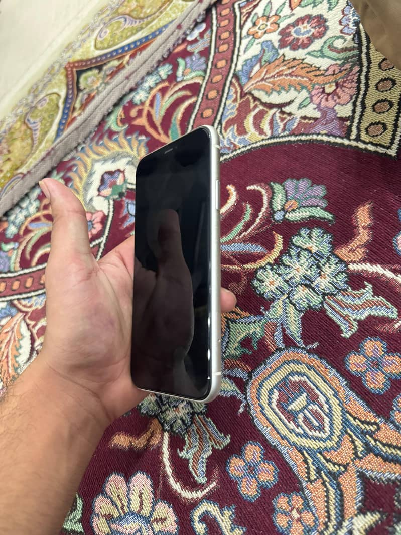 Apple iPhone 11 3