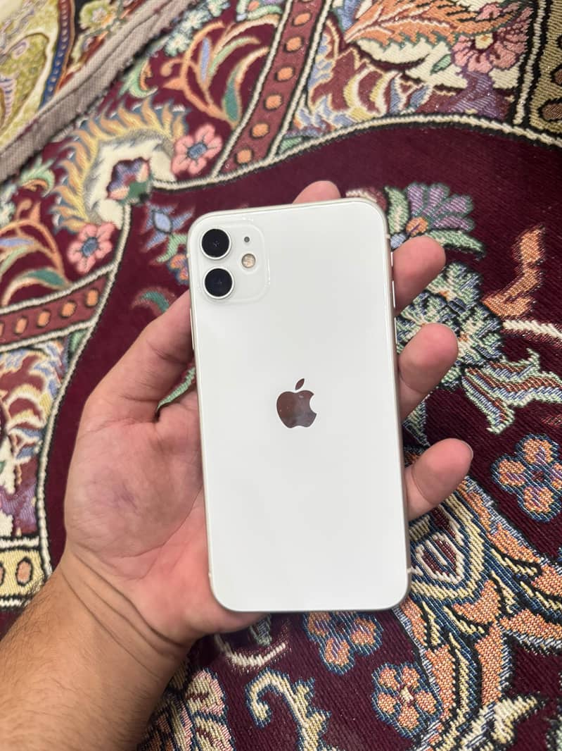 Apple iPhone 11 4