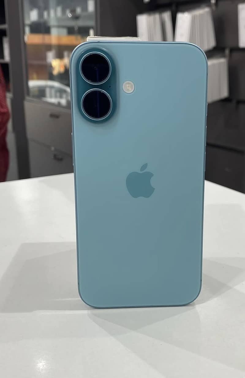 Apple iPhone 16 1