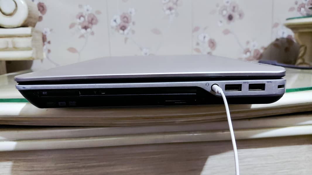 Dell LATITUDE E6440 1