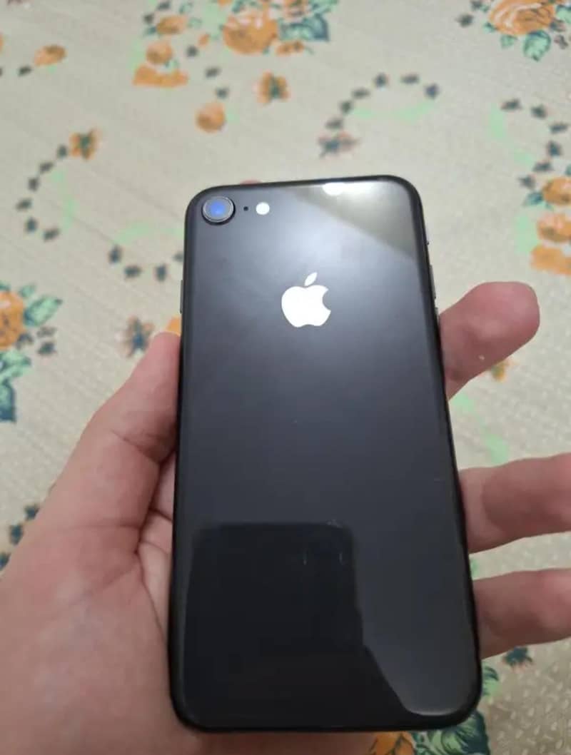 Apple iPhone 8 1