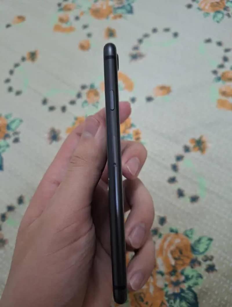 Apple iPhone 8 3