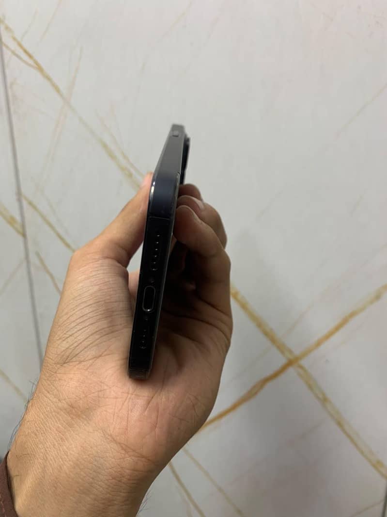 Apple iPhone 15 Pro Max 5