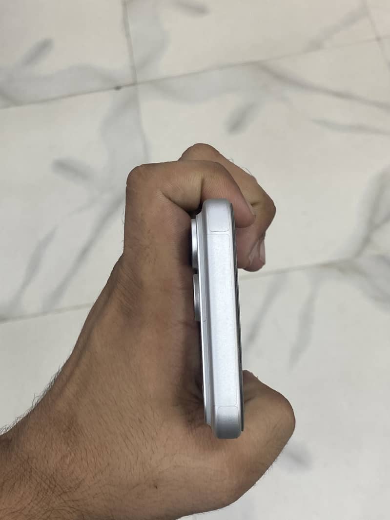 Apple iPhone 17 Pro Max 3