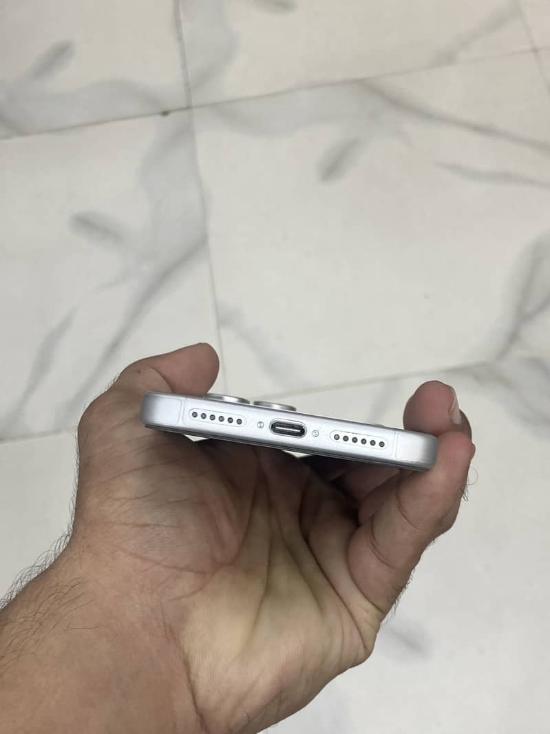 Apple iPhone 17 Pro Max 4