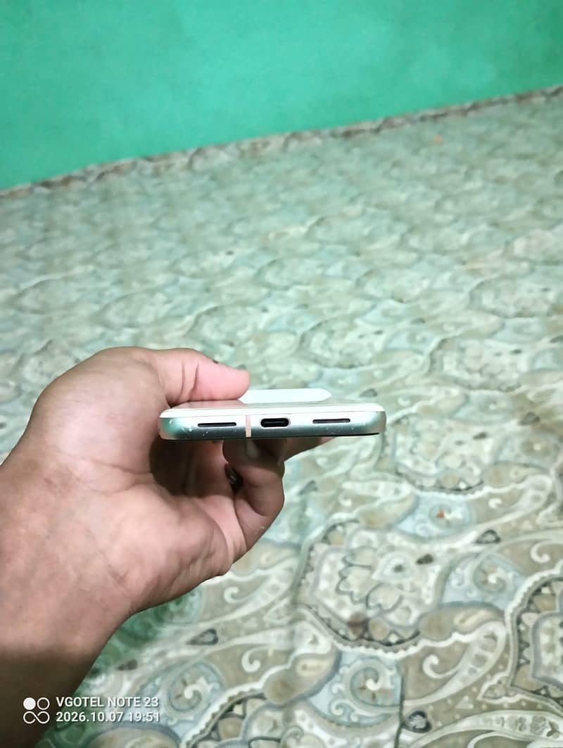 Google Pixel 8 2