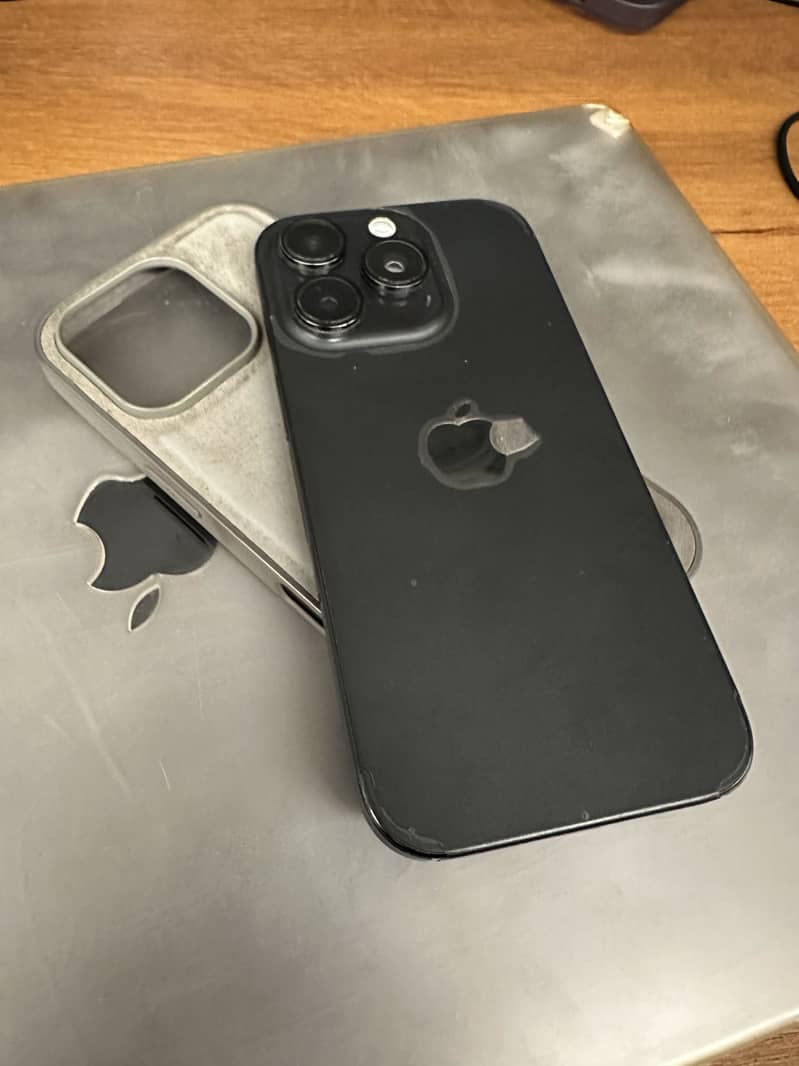 Apple iPhone 16 Pro 2