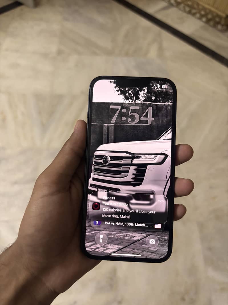 iPhone 13 4