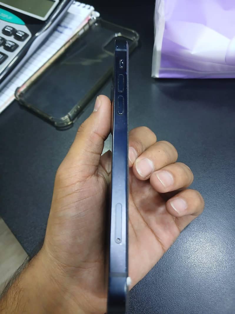 Apple iPhone 12 2