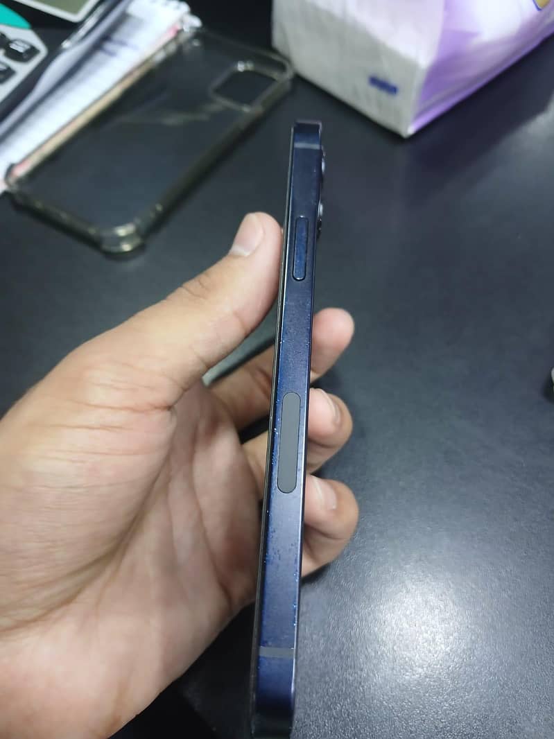 Apple iPhone 12 3