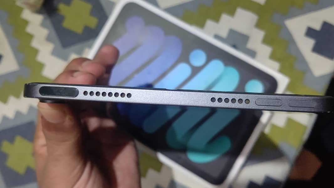 iPAD MiNi 6 with BOX Not a Single Fault 5