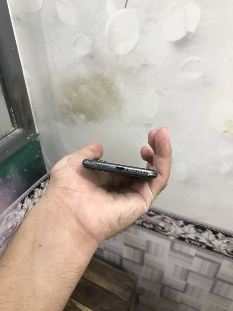Apple iPhone 8 1