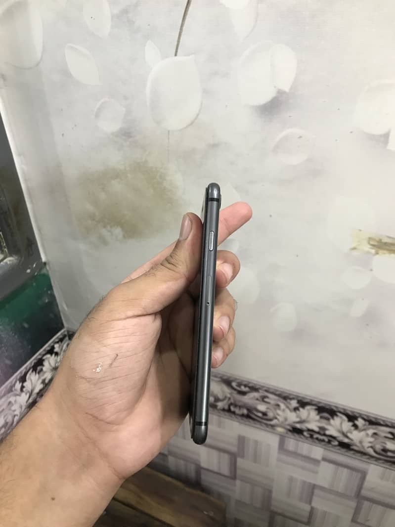 Apple iPhone 8 4