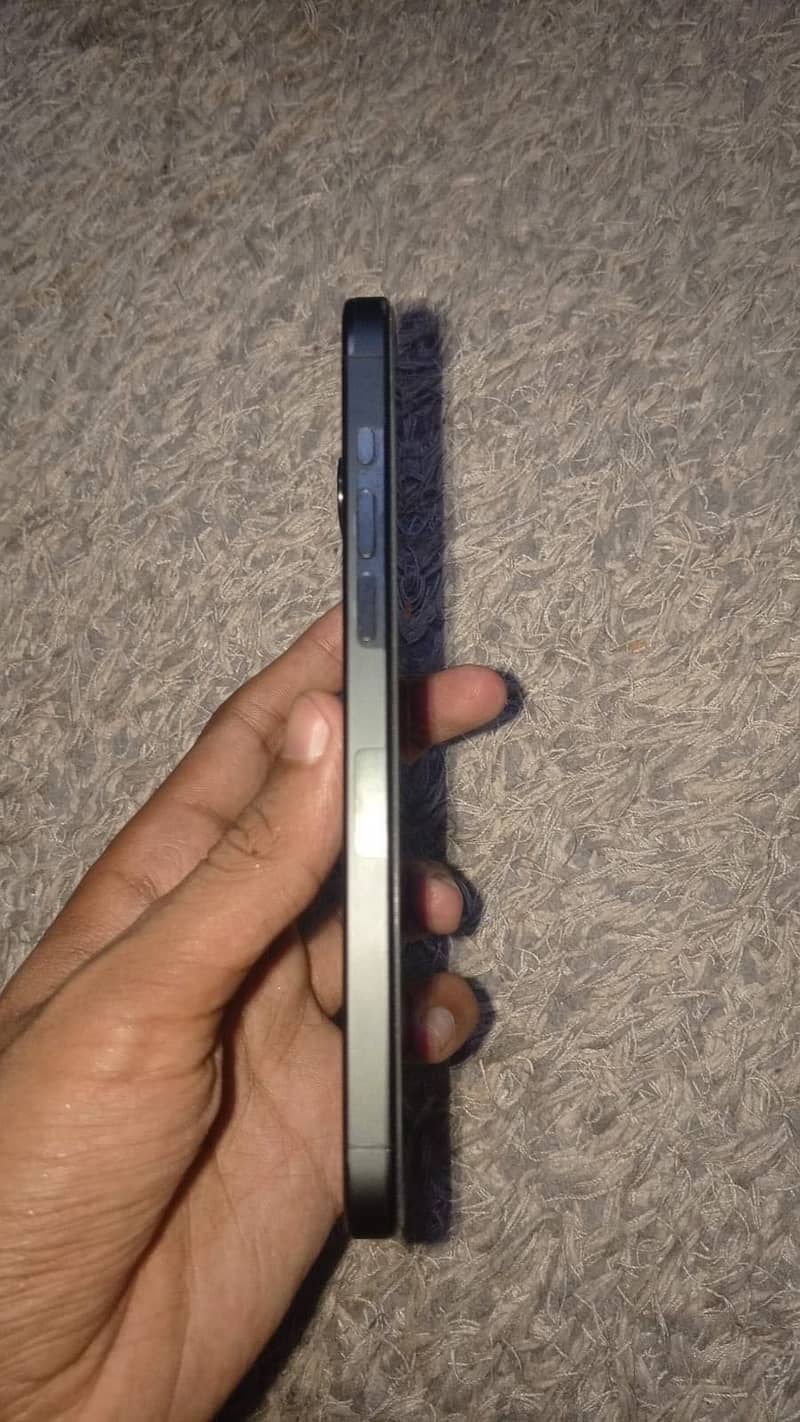 Apple iPhone 15 Pro Max 4