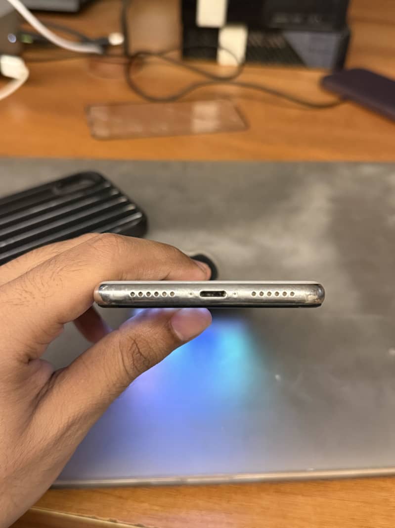 Apple iPhone X 3