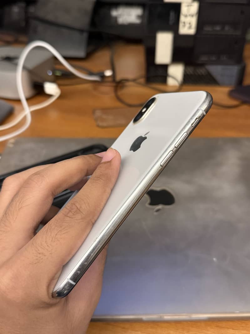 Apple iPhone X 4