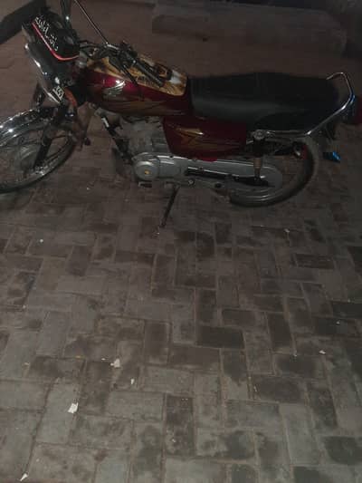 honda 125 all ok totel ok good condition bio available mera name hi he