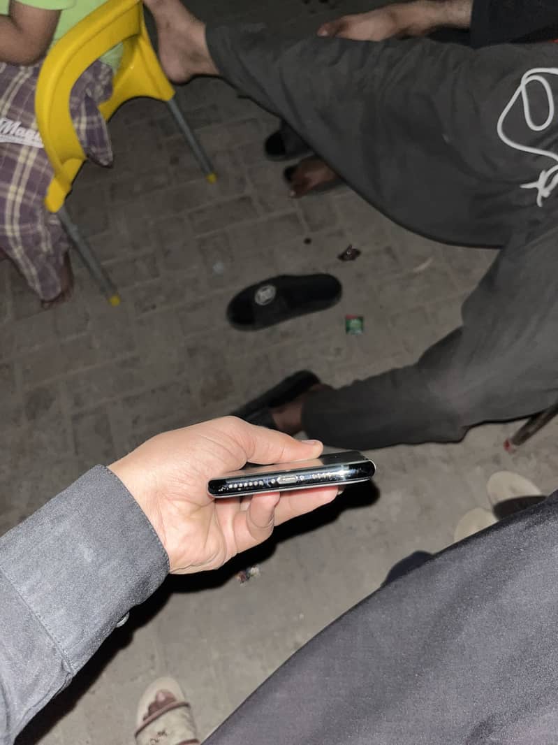 Apple iPhone 11 Pro Max 4