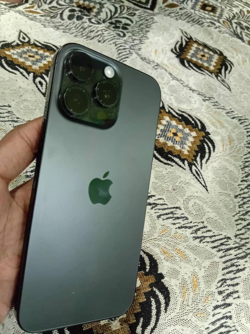 Apple iPhone 16 Pro Max 0