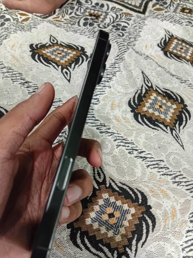 Apple iPhone 16 Pro Max 2