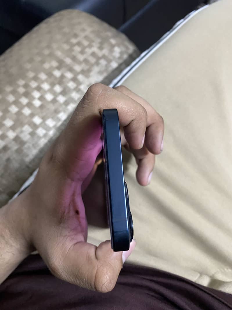 Apple iPhone 13 2