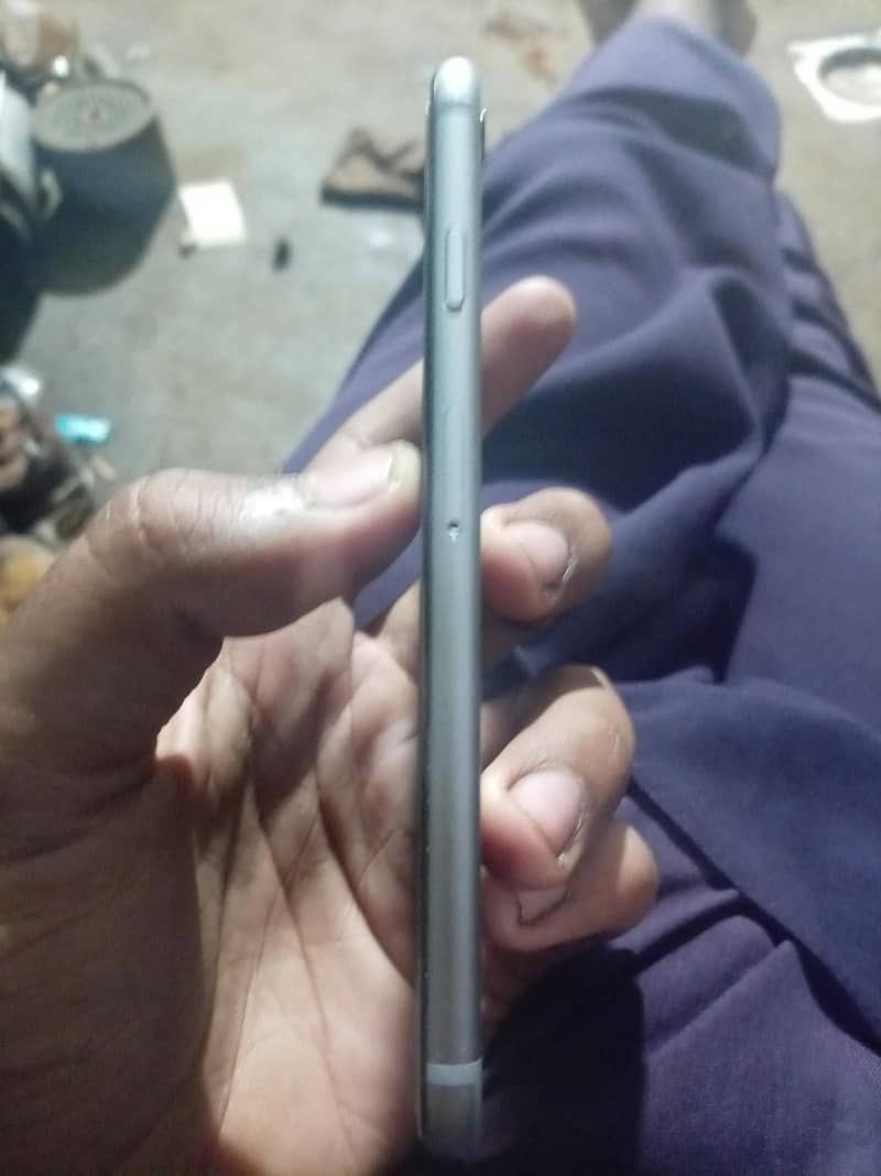 Apple iPhone 6S 3