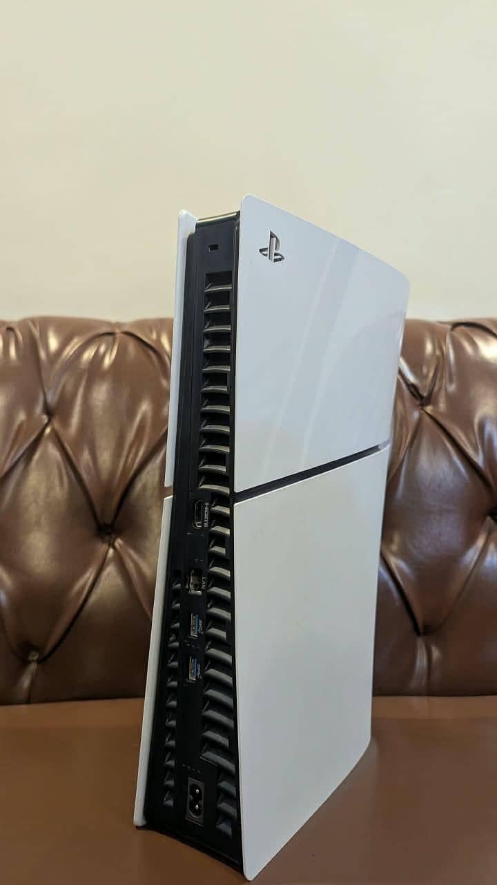 PS5 1 TB 3