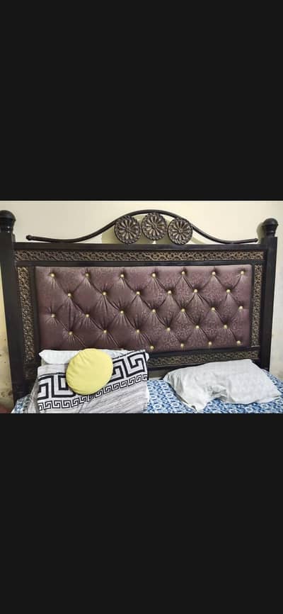 iron king size bed with metress