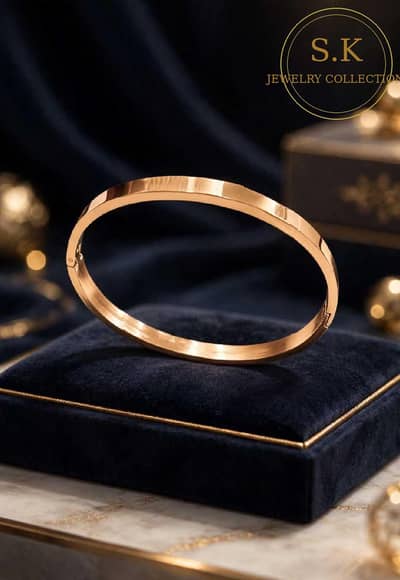 women Golden trending handcuff/bracelet