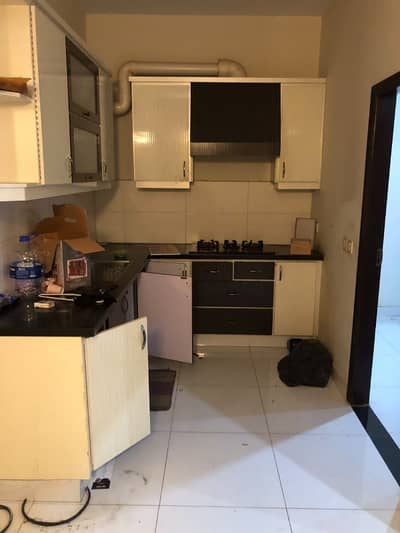 FOR SALE / RENT: 950 SQ FT 2-BED DD APARTMENT (2ND FLOOR) JAMI COMMERCIAL, DHA PHASE 7, KARACHI