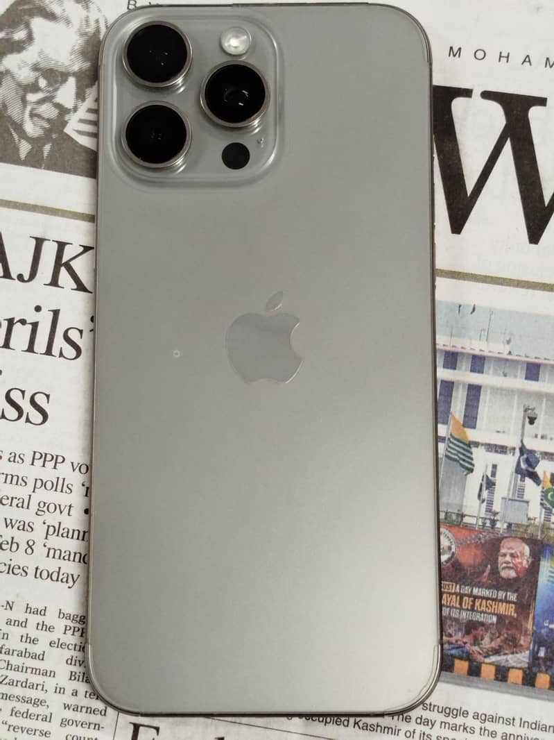 Apple iPhone 16 Pro Max 6